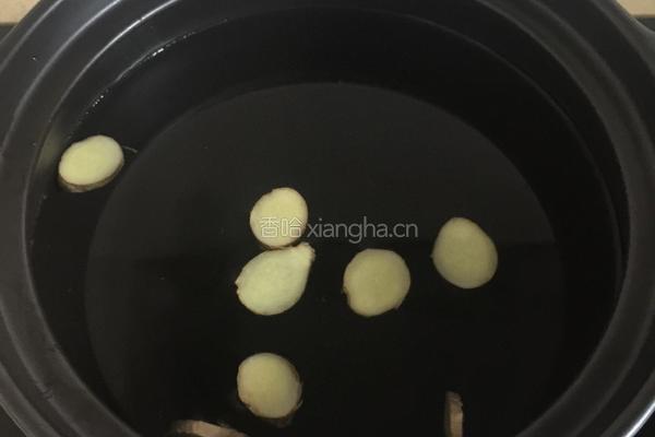 松茸枸杞炖老鸭汤的做法图解1