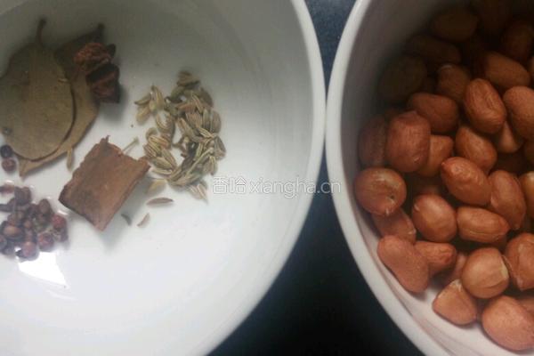 卤香花生米的做法图解1