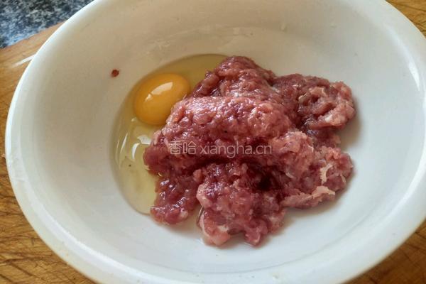 青菜猪肉丸子汤的做法图解1