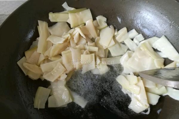 泡椒春笋炒香肠的做法图解6