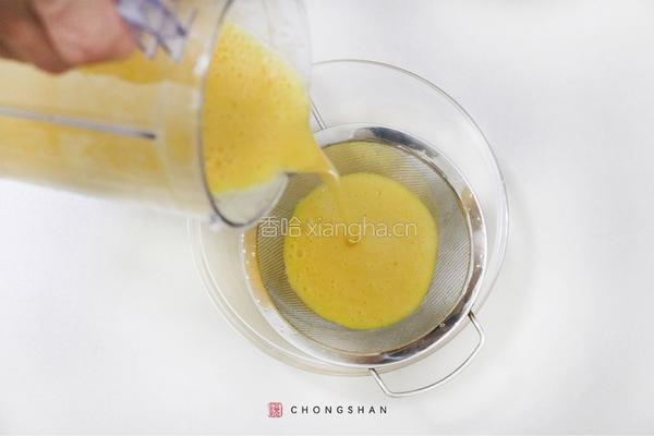 马赛南瓜海鲜风情浓汤的做法图解3