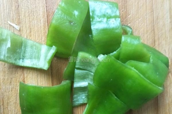 青椒火腿肠的做法图解3