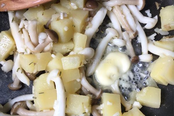 蘑菇牛排饭的做法图解5