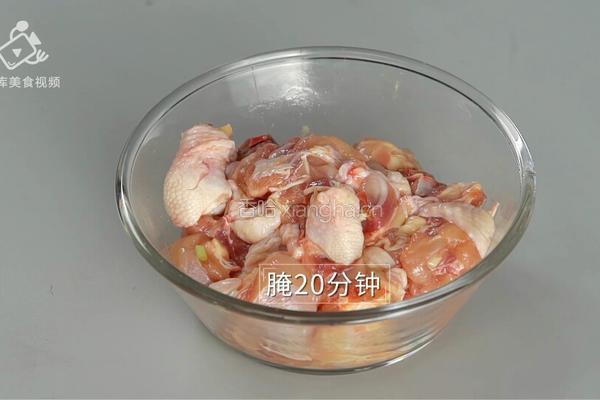酱香浓郁的开胃鲁菜 三步学会秘制酱焖鸡的做法图解7