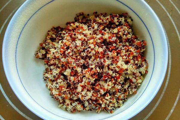 三色藜麦杂蔬蛋炒饭的做法图解2
