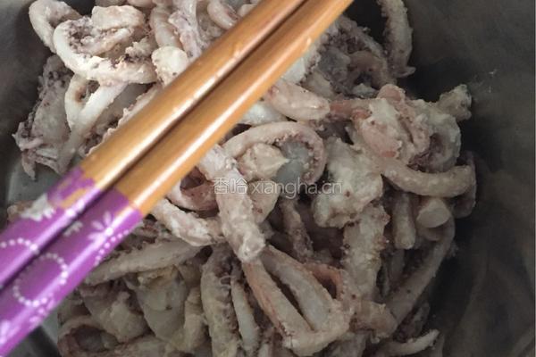 干煸鱿鱼须的做法图解2