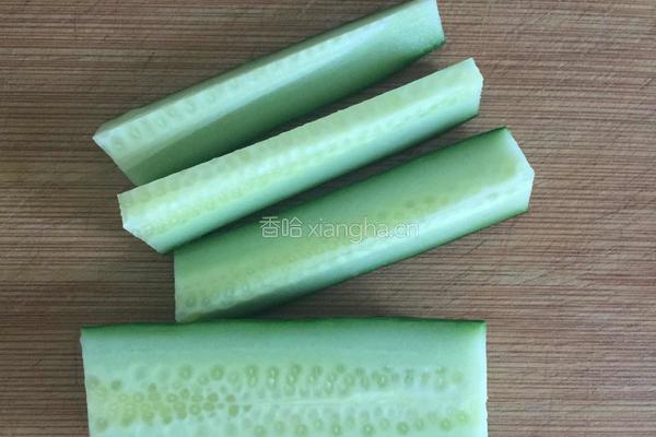 香辣黄瓜的做法图解1