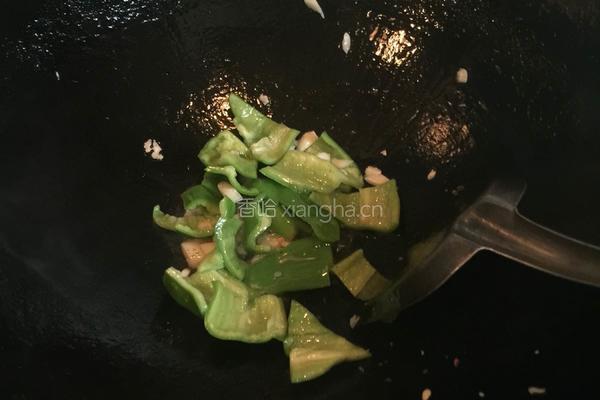 鸡胗炒橄榄菜的做法图解2