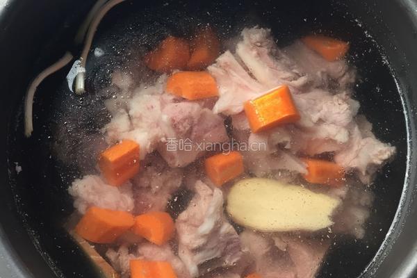 电饭煲筒骨汤面的做法图解2