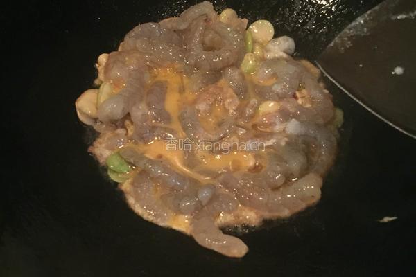 鸡蛋泡虾仁的做法图解3