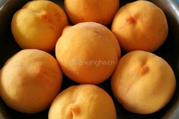 黄桃罐头的做法图解1