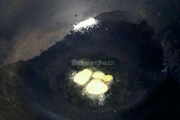 黄豆烧鲫鱼的做法图解3