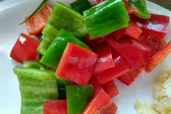 酱爆肉丁的做法图解1