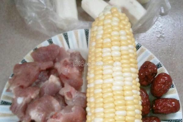 玉米山药排骨汤的做法图解1