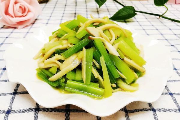 杏鲍菇炒西芹的做法图解9