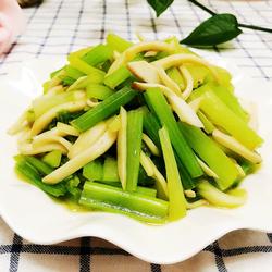 杏鲍菇炒西芹的做法[图]