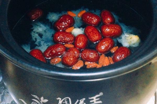 银耳莲子羹的做法图解3