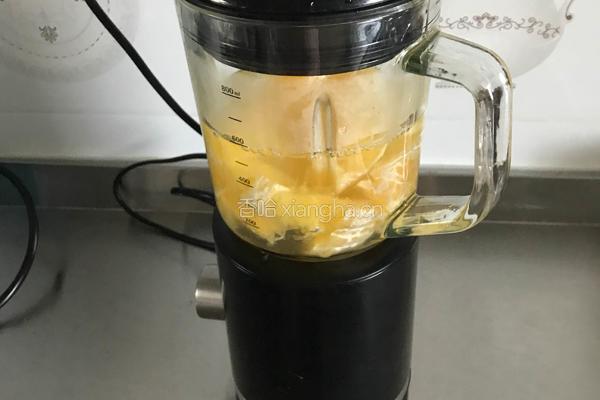 鲜榨橙汁的做法图解3