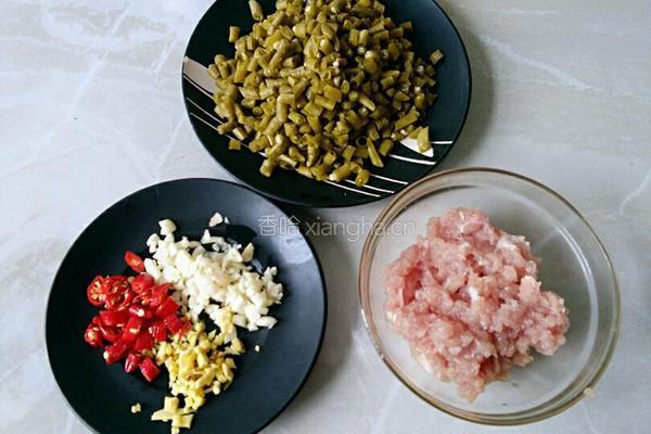 肉末酸豆角的做法图解1