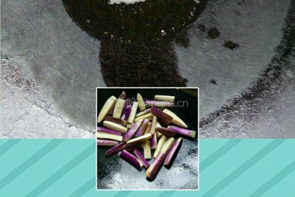 鸡珍爆炒茄子的做法图解2