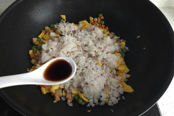 彩色炒饭的做法图解5