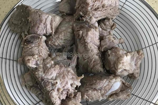 红菇排骨汤的做法图解4