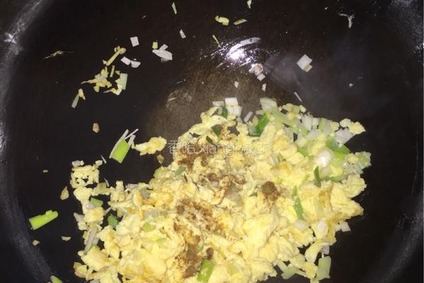 黄花菜炒鸡蛋的做法图解4