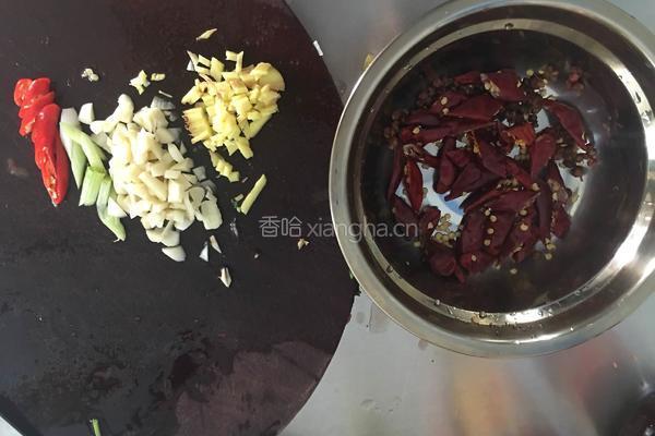 香辣鸡肉块的做法图解2