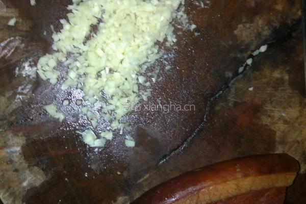 蒜香腊肉烤白菜的做法图解1