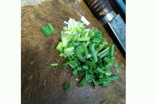 葱香豆腐的做法图解2