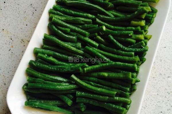 芝麻酱拌豆角的做法图解2