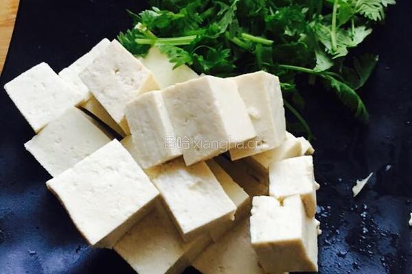 虾仁豆腐汤的做法图解3