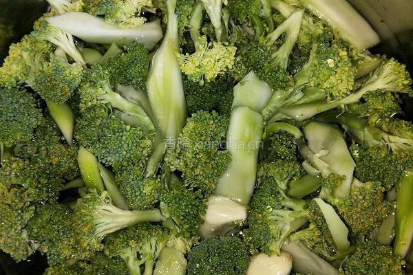 凉拌菜花的做法图解1