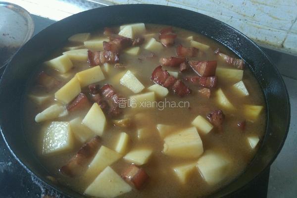红烧肉炖土豆的做法图解17