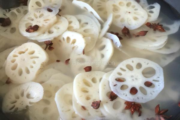 豆豉酸辣藕片的做法图解1