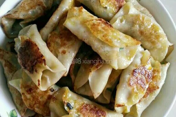 香菇肉锅贴的做法图解3