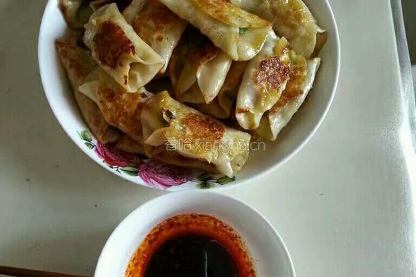 香菇肉锅贴的做法图解4