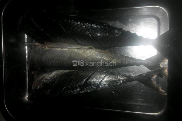砂锅炖双鱼的做法图解1