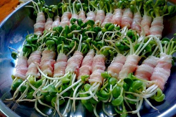 五花肉卷绿豆芽的做法图解3