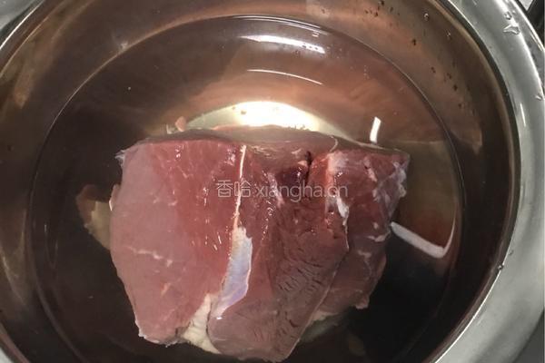 孜然炒肉的做法图解1