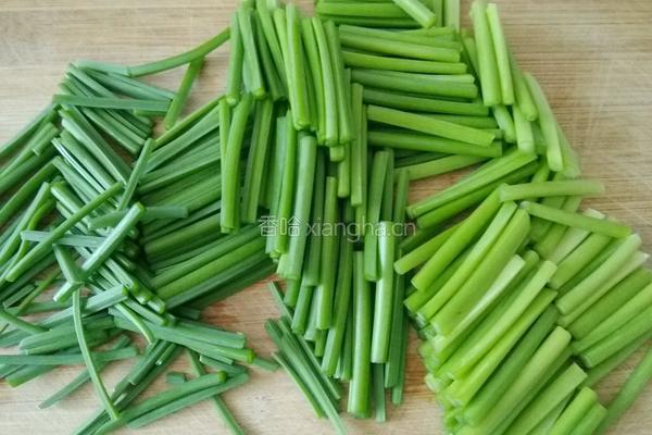 韭菜苔炒鸡蛋的做法图解2