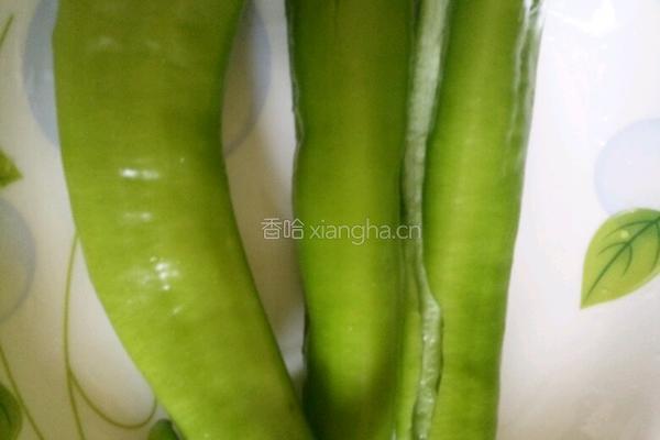 凉拌青椒洋葱火腿肠的做法图解2