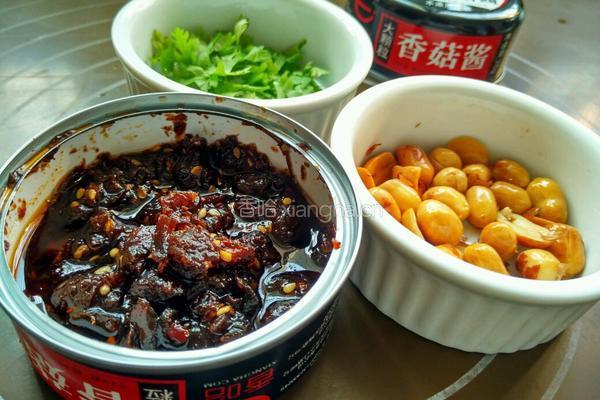 香菇酱凉面的做法图解4