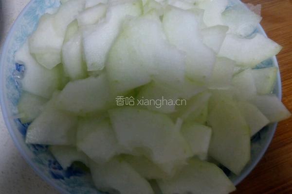 豆瓣酱炒冬瓜的做法图解1
