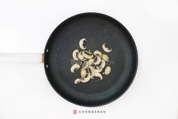 鸡扒蝴蝶粉的做法图解3