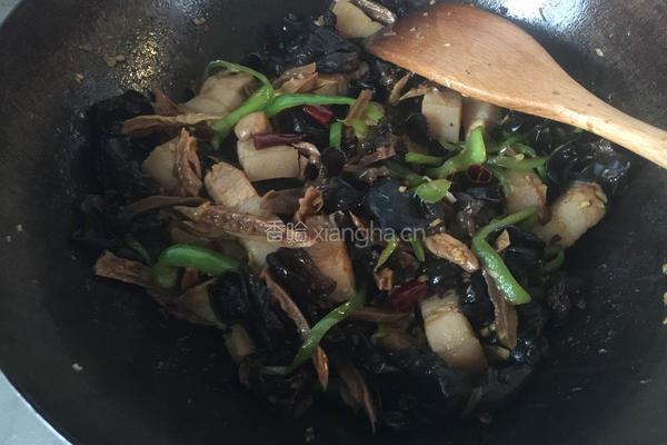 笋干木耳炒五花肉的做法图解10