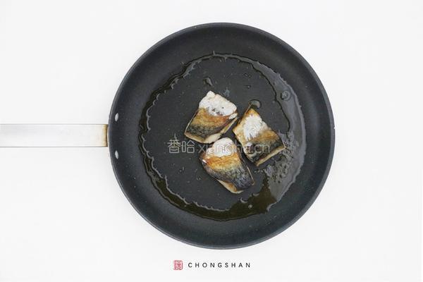 味增青花鱼饭的做法图解2