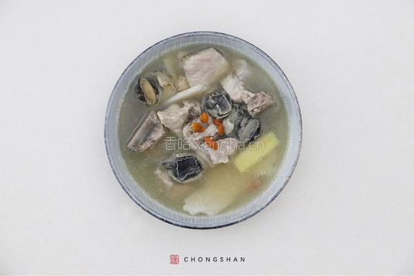 淮山枸杞螺头煲龙骨的做法图解3