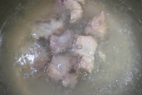 香菇瑶柱排骨粥的做法图解1