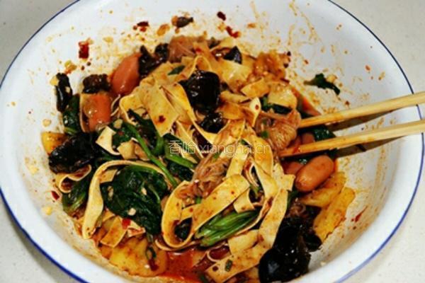 在家自制街边小吃麻辣拌的做法图解11